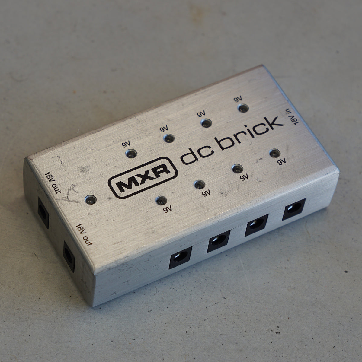 MXR DC Brick M237 Power Supply – Guitars, Basses, Keys, Synths