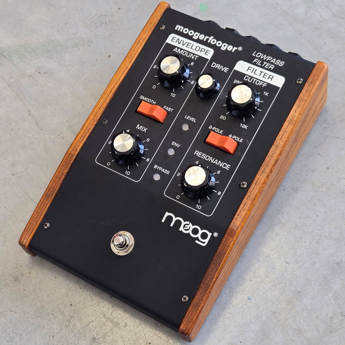 Moog MF-101 Moogerfooger Low Pass Filter – Guitars, Basses, Keys
