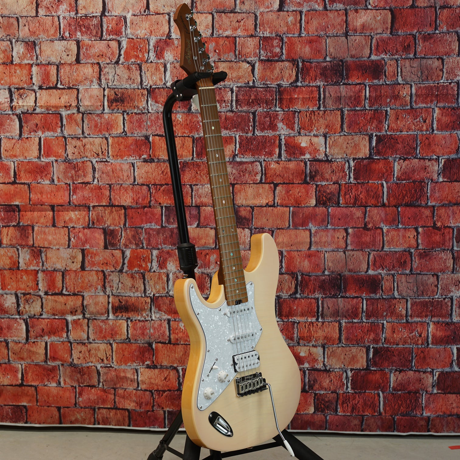Aria Pro II Fullerton - Marble White