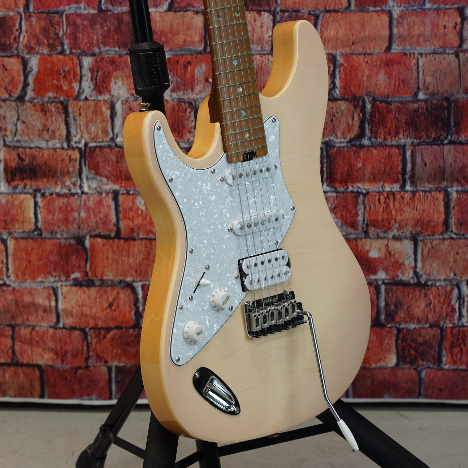 Aria Pro II Fullerton - Marble White