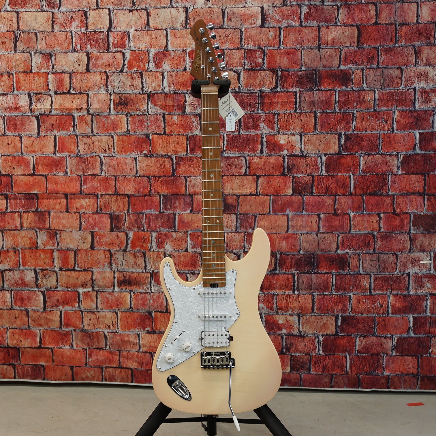 Aria Pro II Fullerton - Marble White
