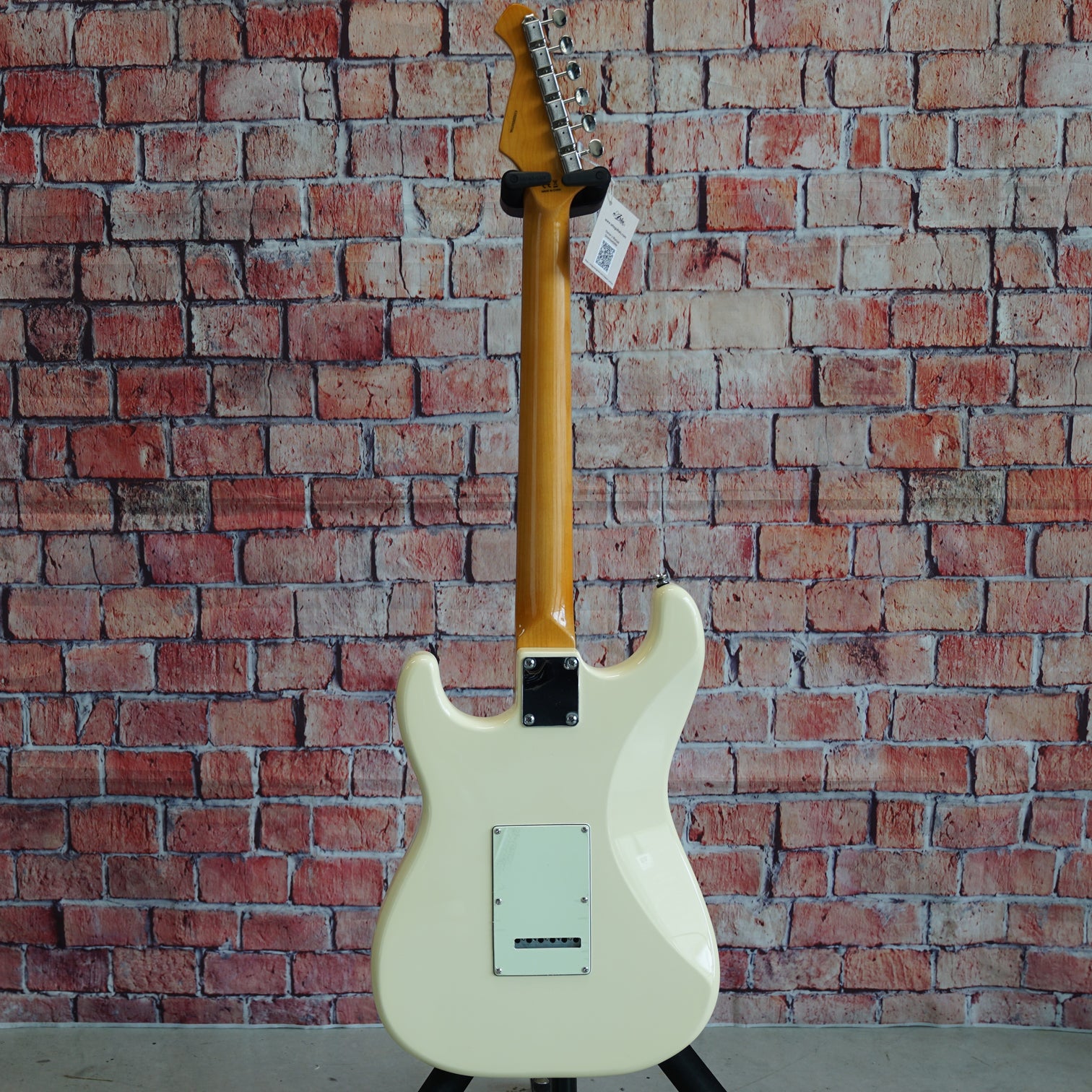 Aria STG-62 Modern Classic Stratocaster - Vintage White