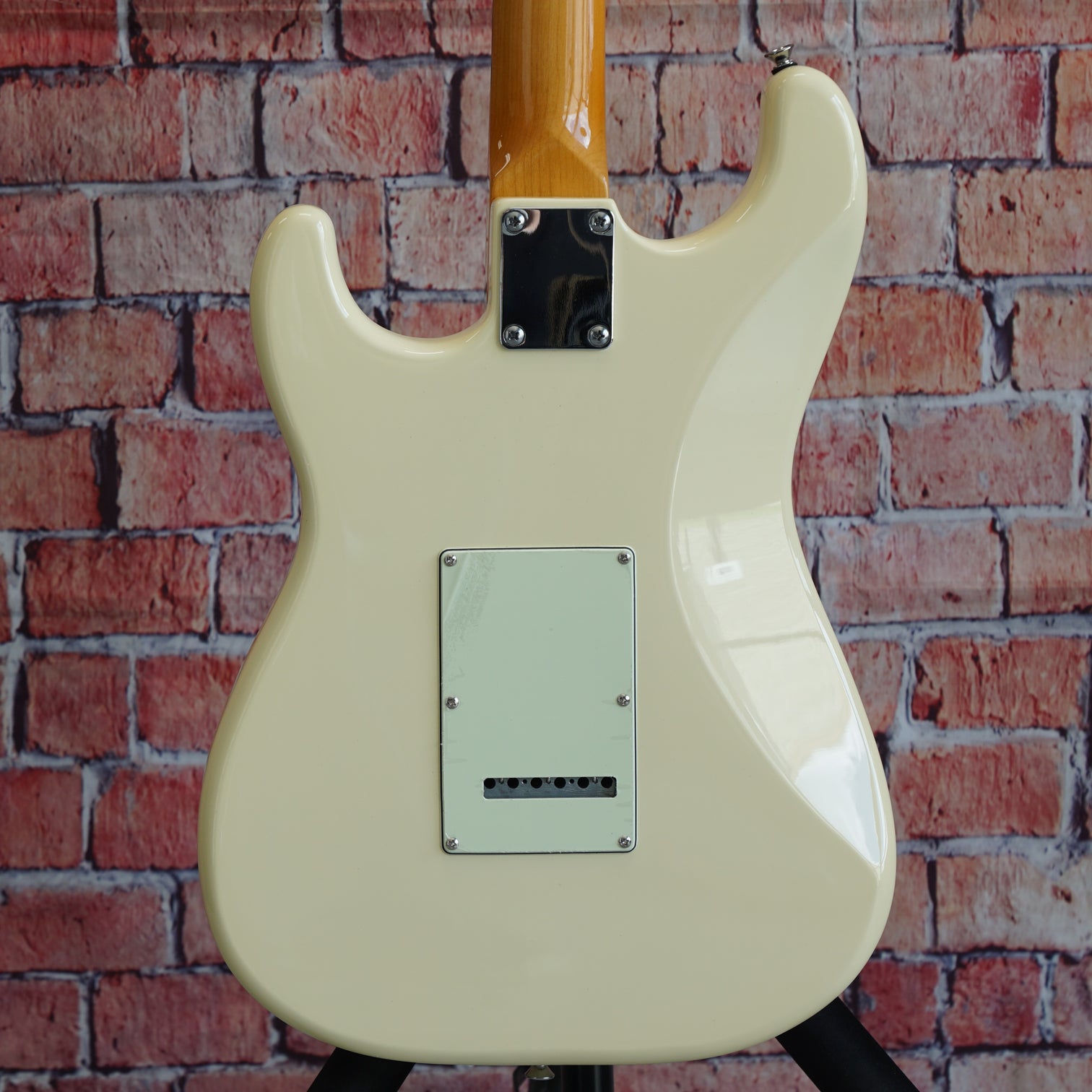 Aria STG-62 Modern Classic Stratocaster - Vintage White