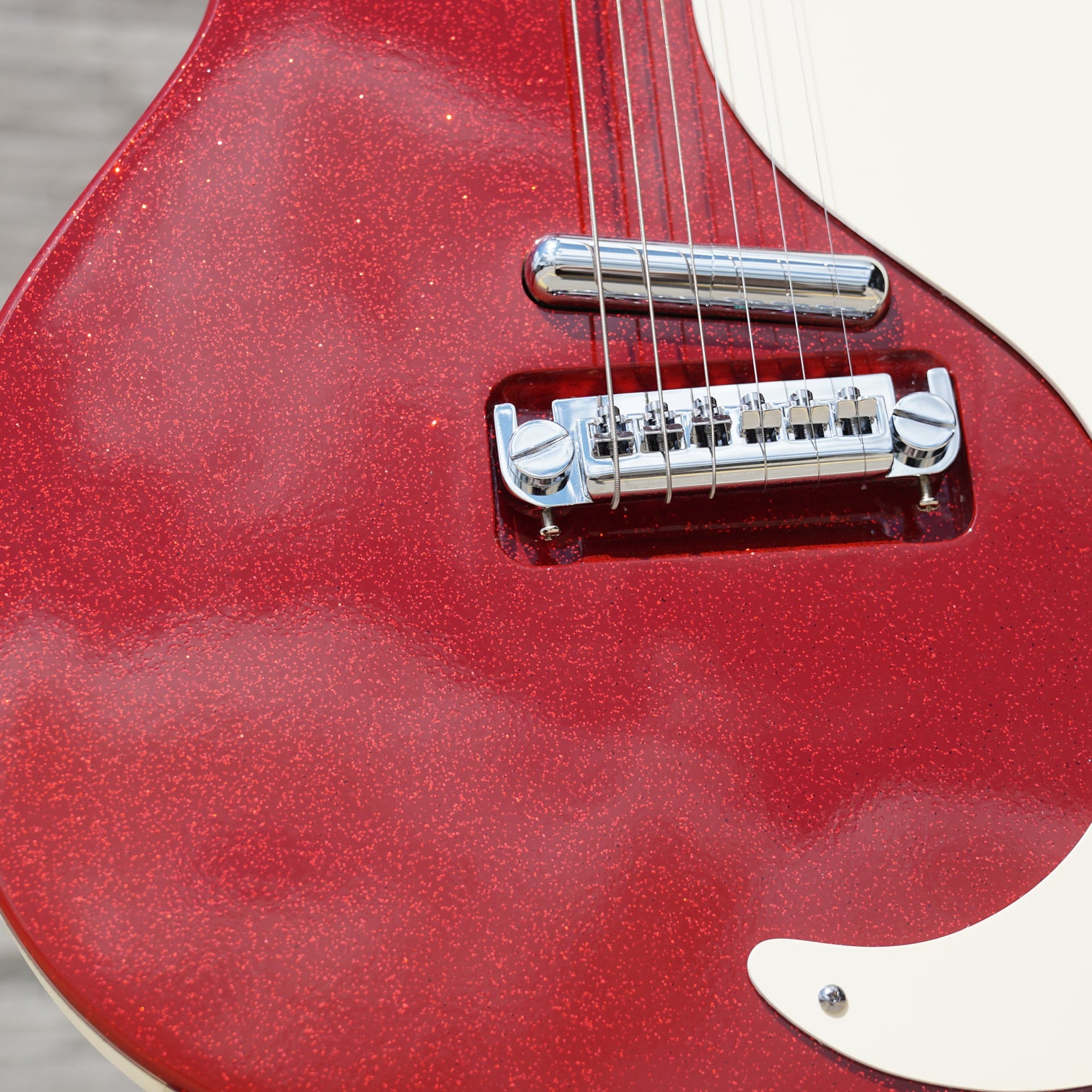 Danelectro 59M NOS+ Red Metalflake