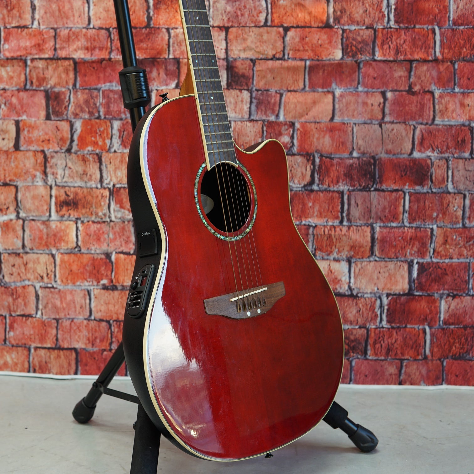 Ovation GC-057 Celebrity 2000's - Ruby Red w/ Hard Case