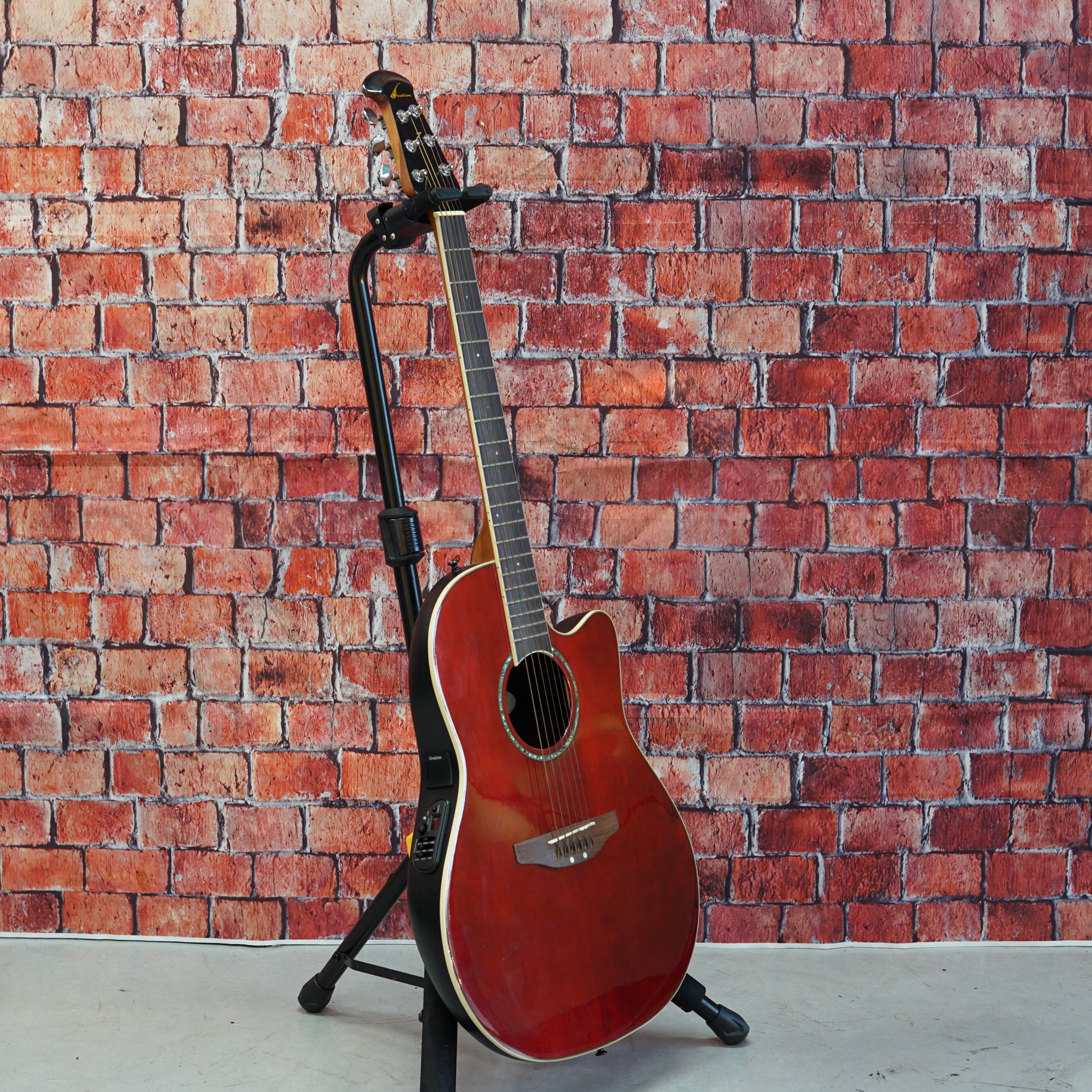 Ovation GC-057 Celebrity 2000's - Ruby Red w/ Hard Case