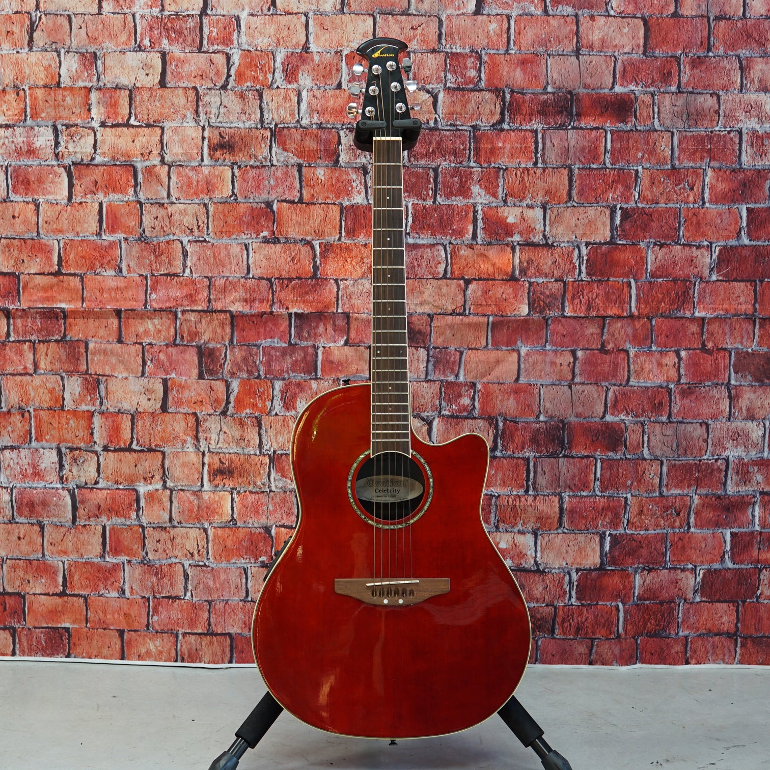 Ovation GC-057 Celebrity 2000's - Ruby Red w/ Hard Case