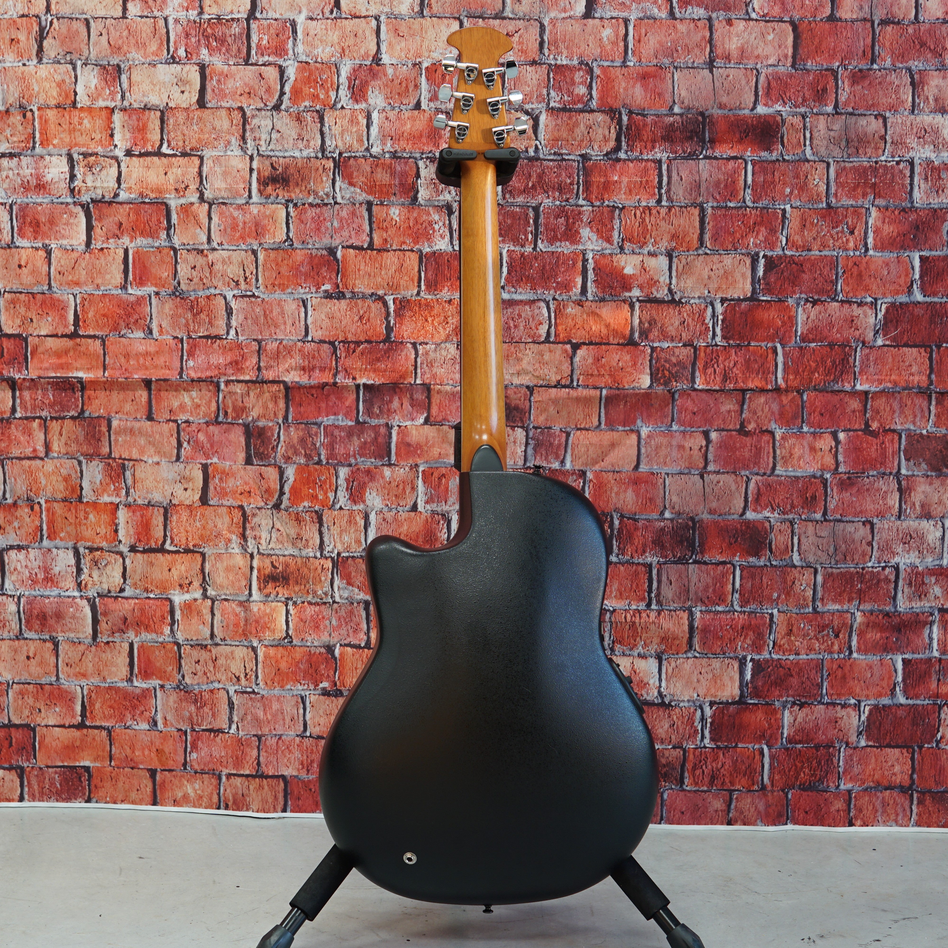 Ovation GC-057 Celebrity 2000's - Ruby Red w/ Hard Case