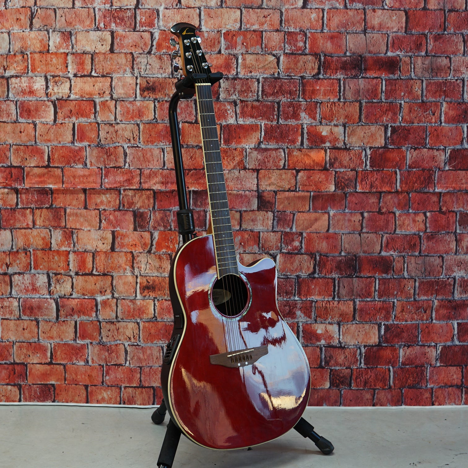 Ovation GC-057 Celebrity 2000's - Ruby Red w/ Hard Case