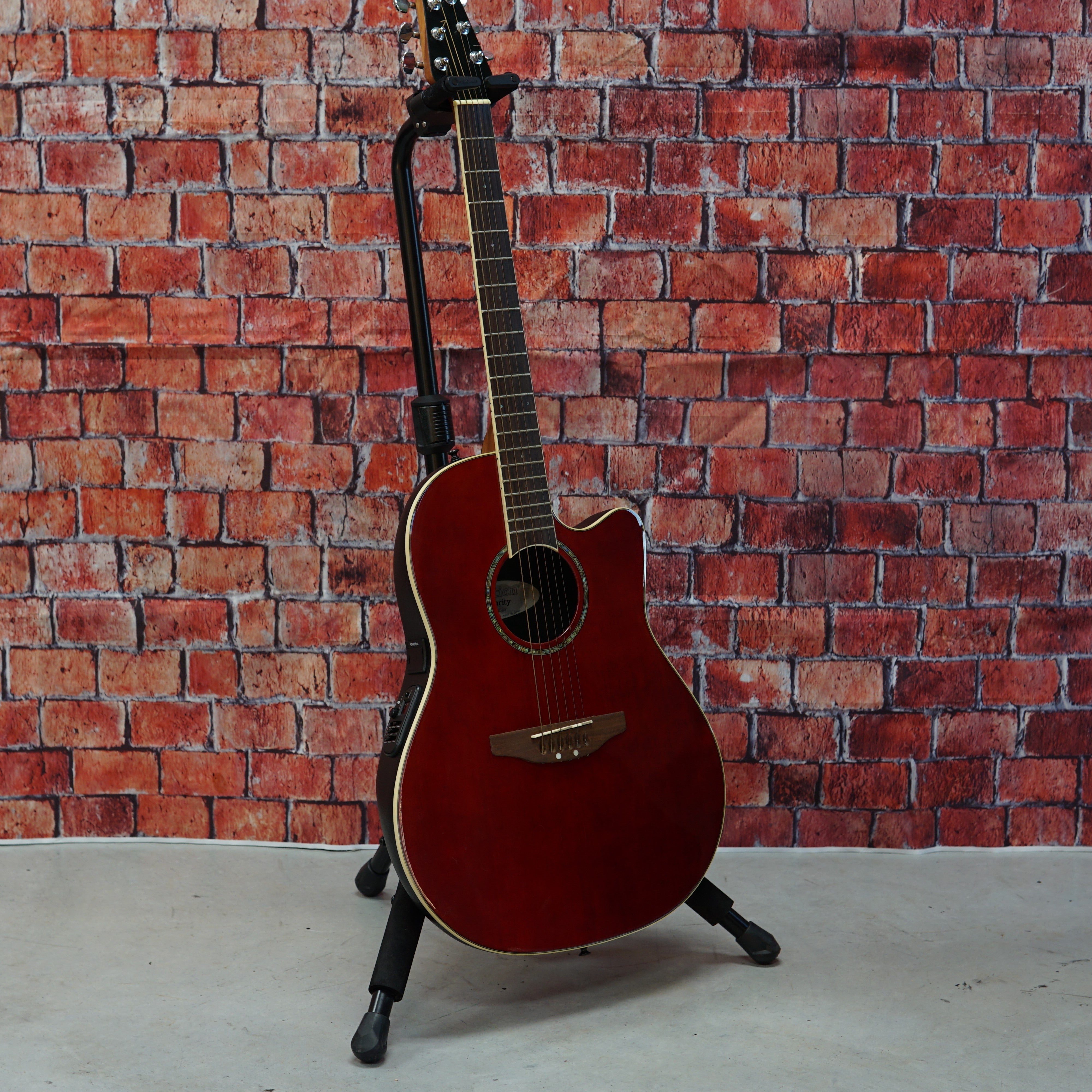 Ovation GC-057 Celebrity 2000's - Ruby Red w/ Hard Case