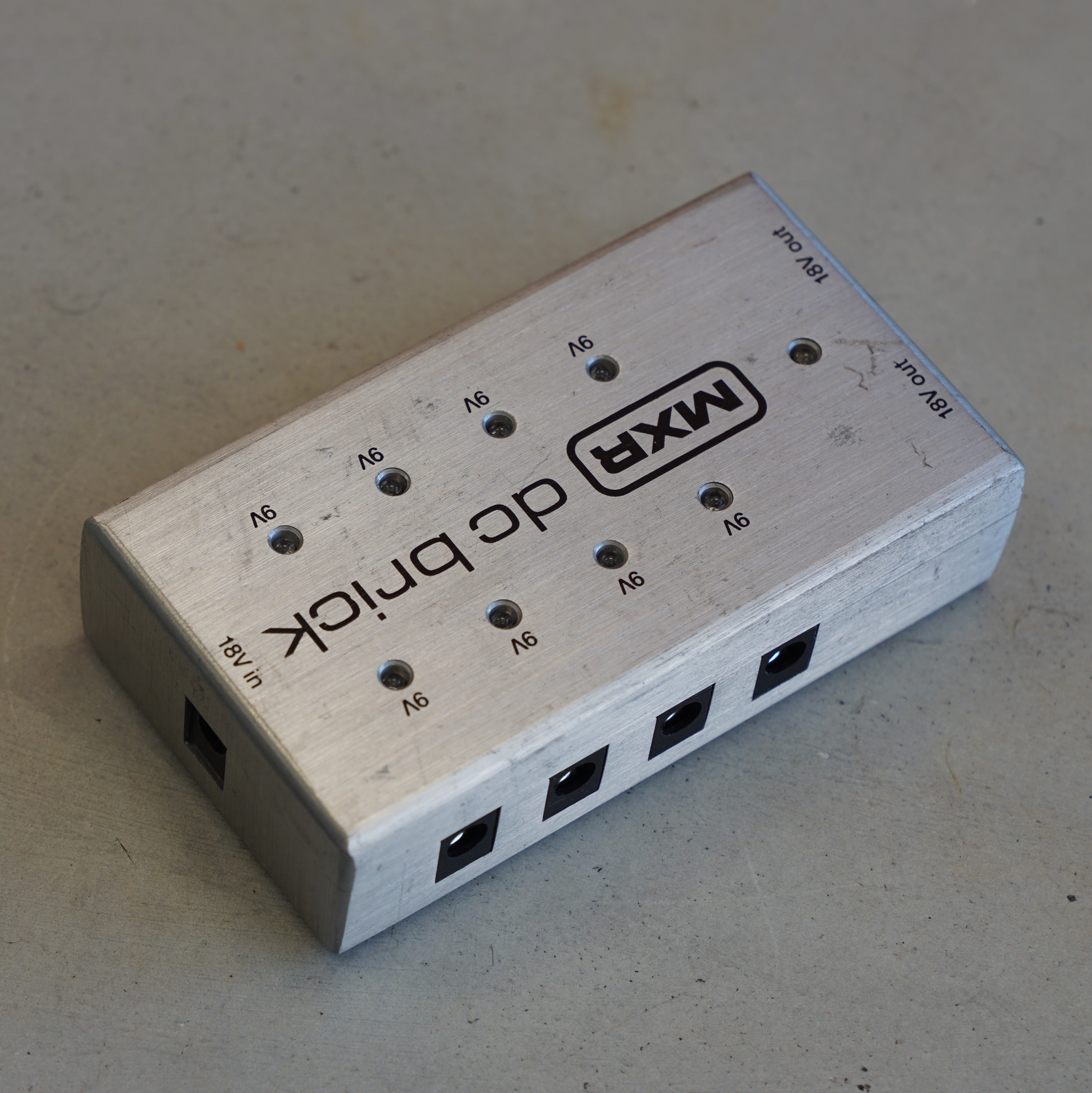 MXR DC Brick M237 Power Supply – Guitars, Basses, Keys, Synths