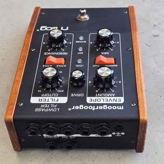 Moog MF-101 Moogerfooger Low Pass Filter – Guitars, Basses, Keys