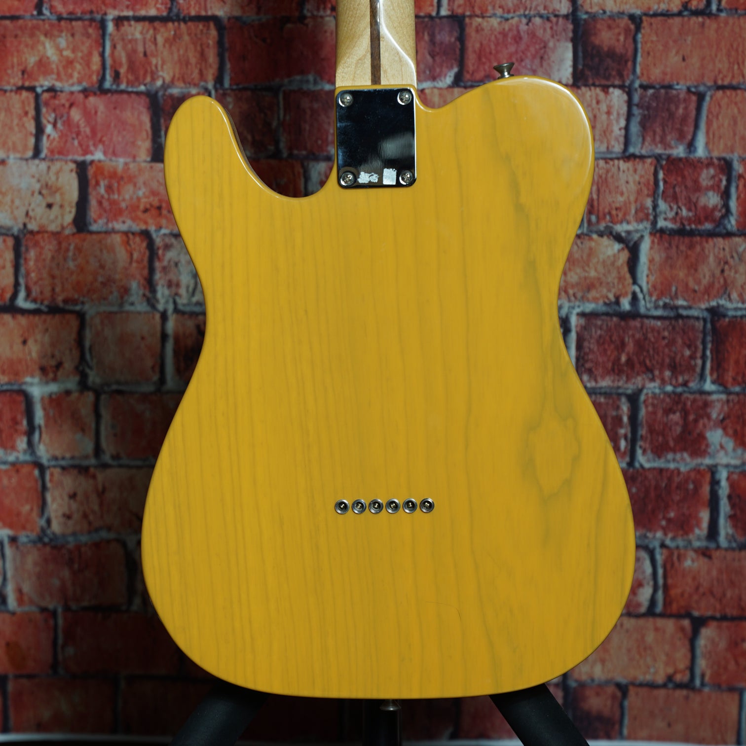 Fender Special Edition Deluxe Ash Telecaster w/ Road Runner Hard Case