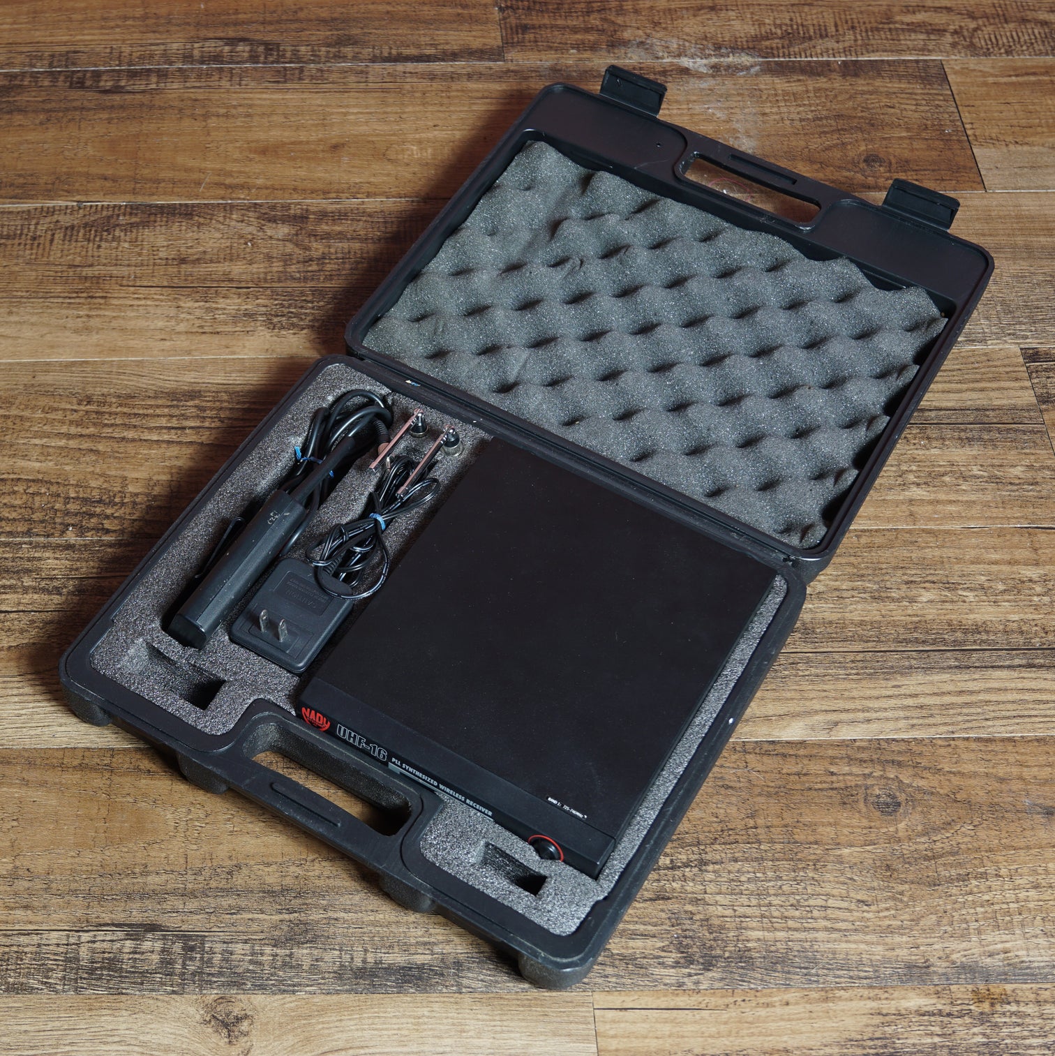 Nady Systems UHF-16 PLL Synthesized Wireless Receiver w/ UB-16 Backpack