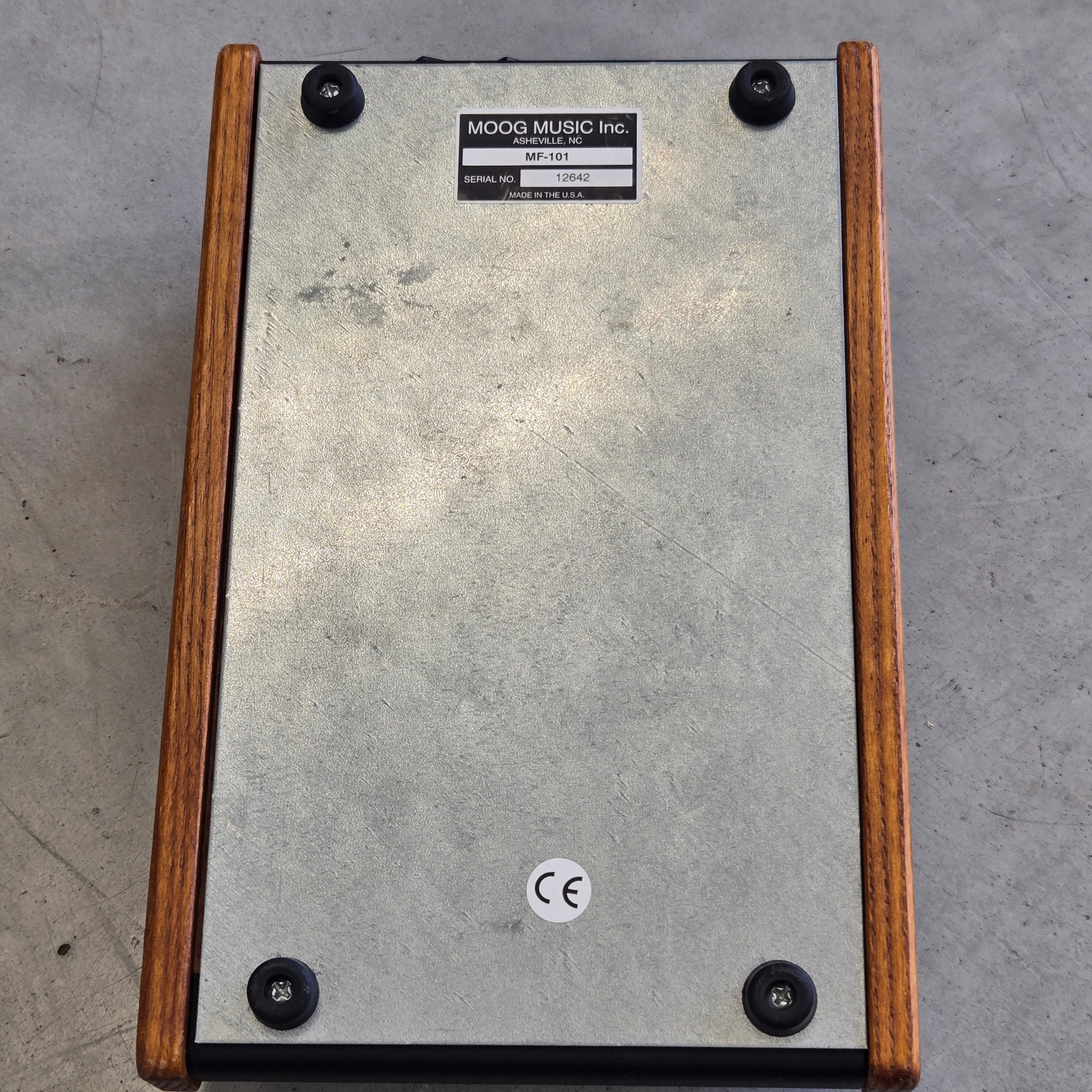 Moog MF-101 Moogerfooger Low Pass Filter – Guitars, Basses, Keys