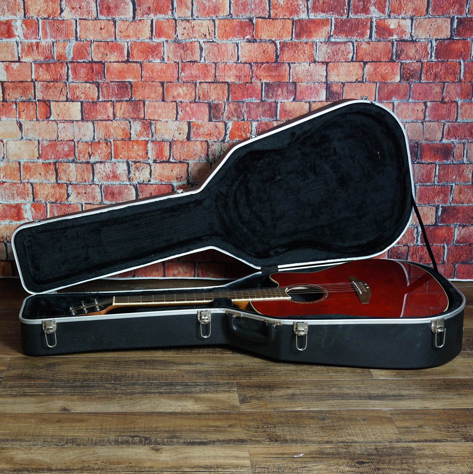 Ovation GC-057 Celebrity 2000's - Ruby Red w/ Hard Case