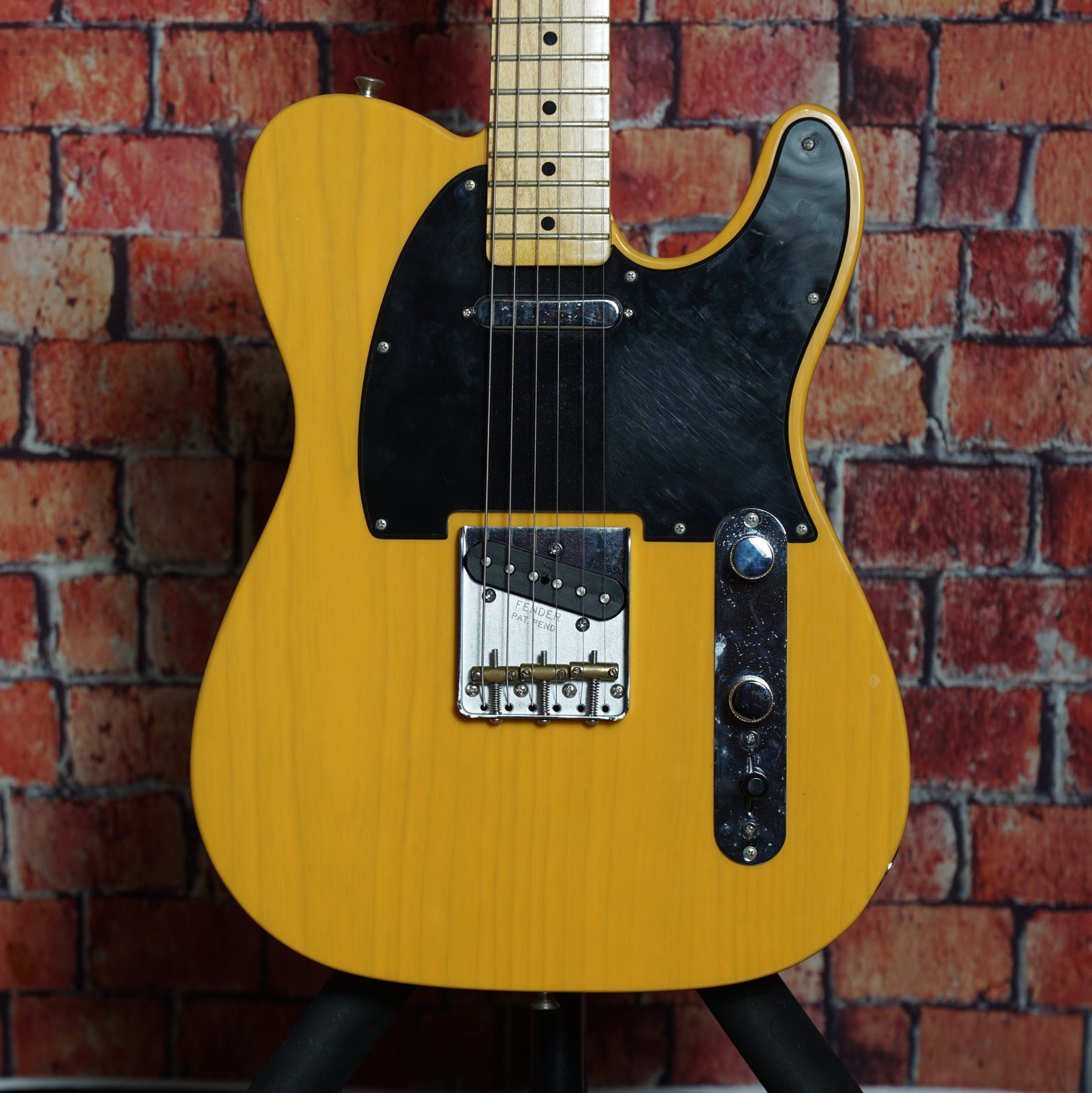 Fender Special Edition Deluxe Ash Telecaster w/ Road Runner Hard Case