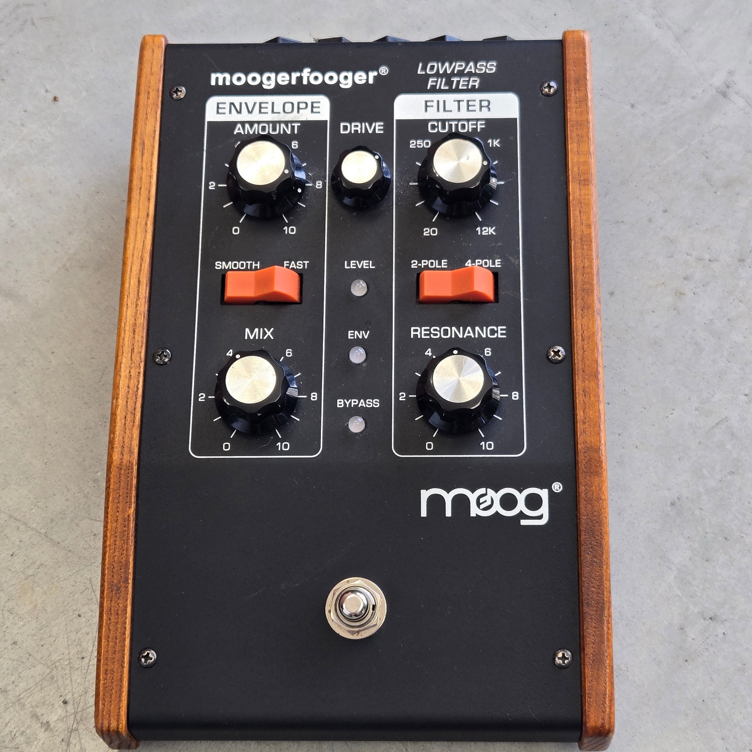 Moog MF-101 Moogerfooger Low Pass Filter – Guitars, Basses, Keys