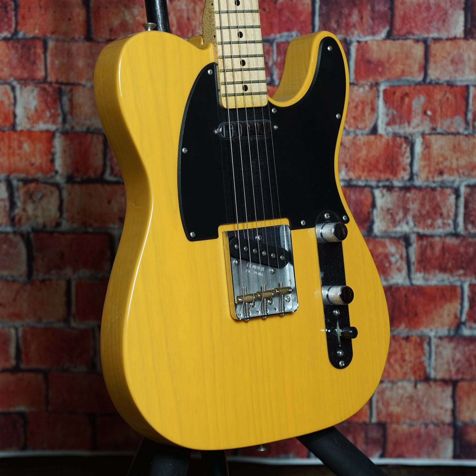 Fender Special Edition Deluxe Ash Telecaster w/ Road Runner Hard Case