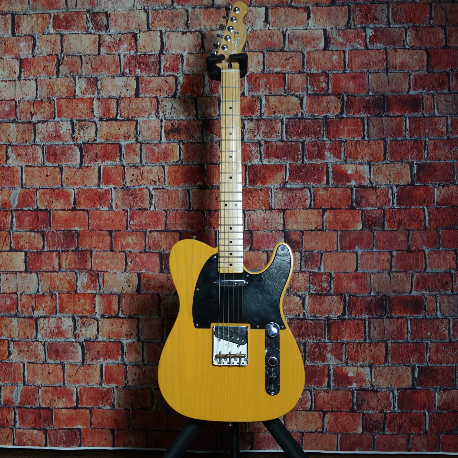 Fender Special Edition Deluxe Ash Telecaster w/ Road Runner Hard Case