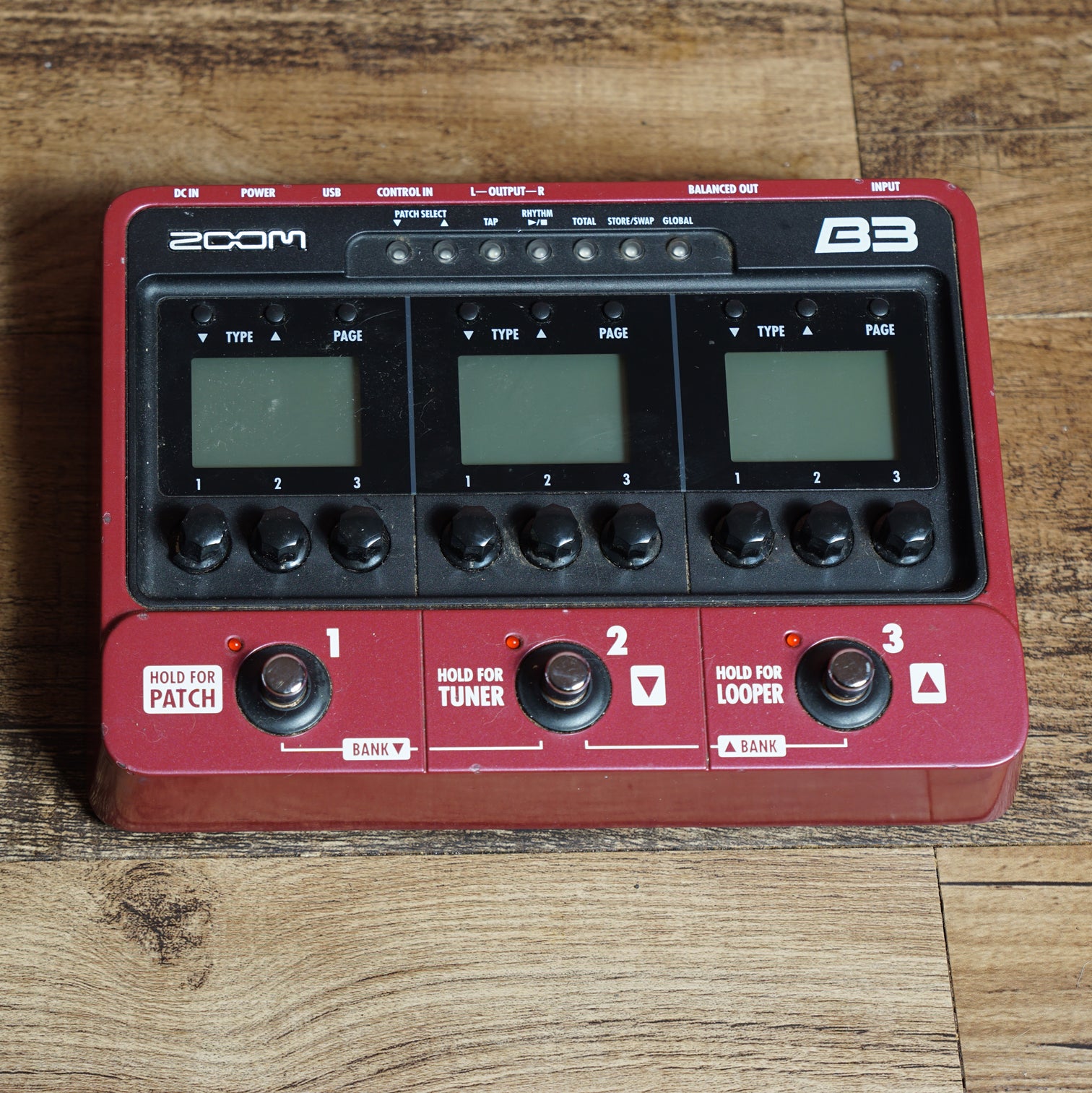 Zoom B3 Bass Effects and Amp Simulator 2010s - Red