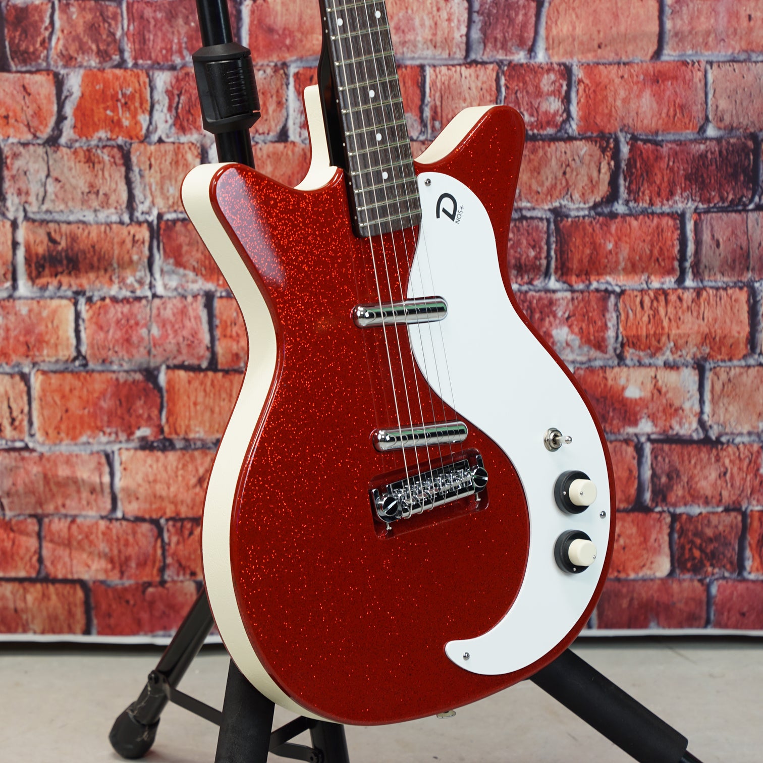 Danelectro 59M NOS+ Red Metalflake