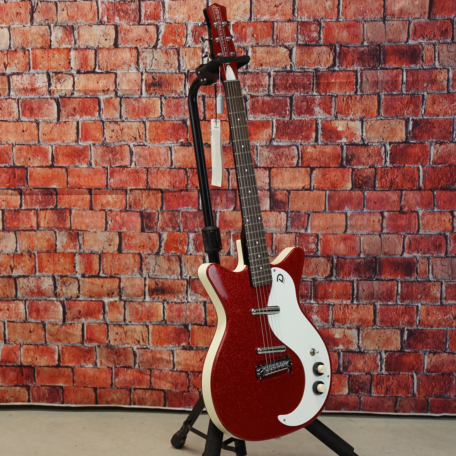 Danelectro 59M NOS+ Red Metalflake